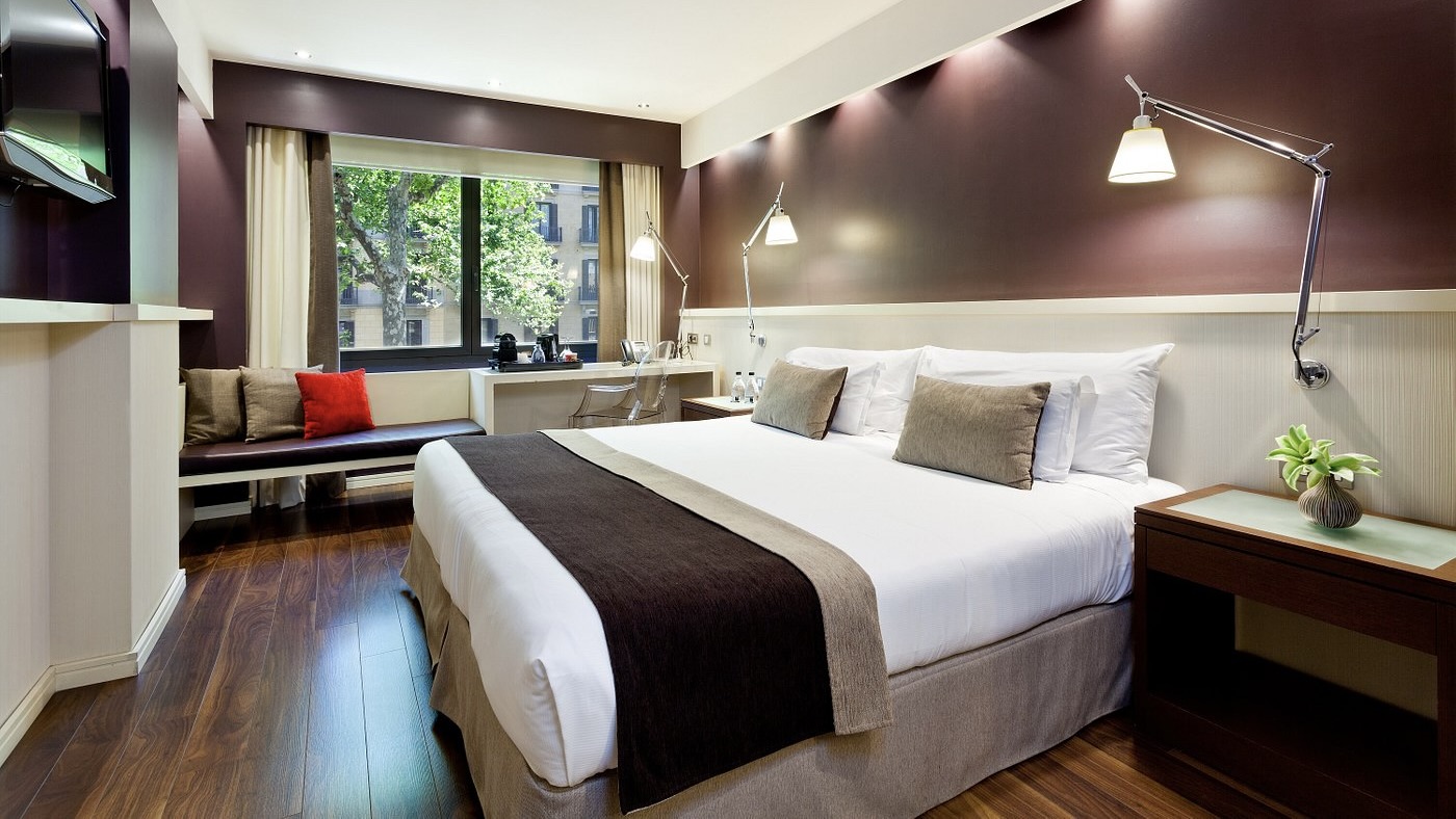 royal-ramblas-hotel bedroom at one of the best luxuryBarcelona hotels in Las Ramblas